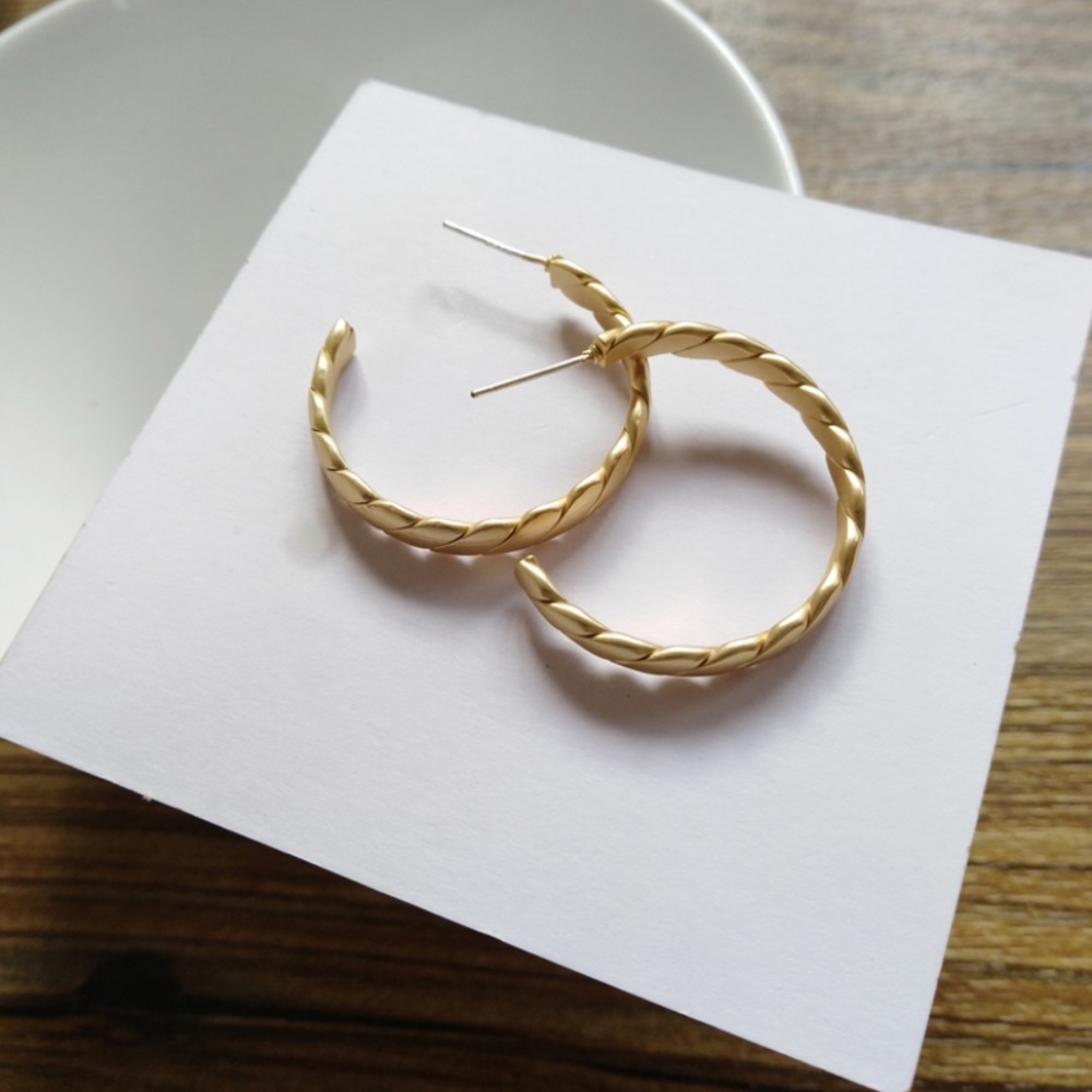 💙Golden Braided Twisted Hoop Earrings - Picture 4 of 8